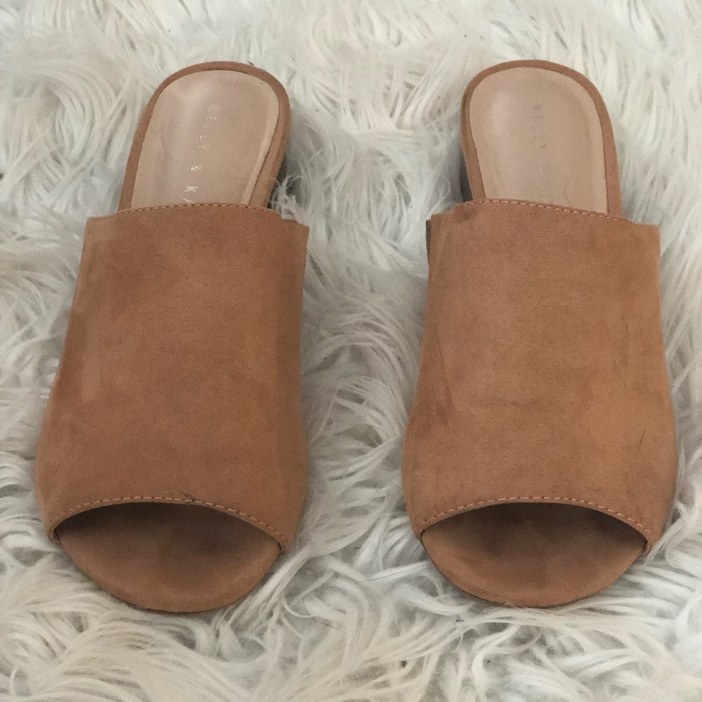 Kelly and Katie slide on sandals